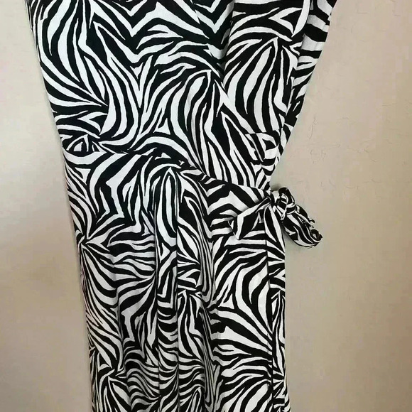 Vince Camuto Zebra Print Asymmetrical Wrap Dress - Picture 5 of 12